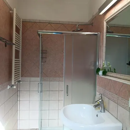 לינה וארוחת בוקר A Lu Ponti בודוני