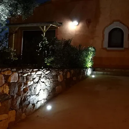 فندق مبيت وإفطار A Lu Ponti 3*